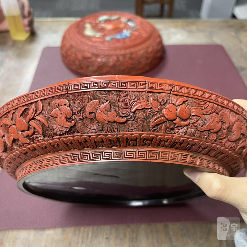 清乾隆 剔红嵌百宝海水鱼纹捧盒 - 图9